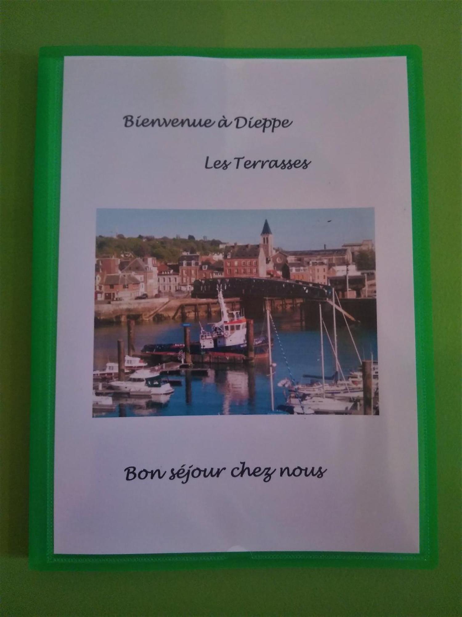 Les Belles Terrasses Dieppe ,3 Appartements , Le Vegetal De 1 A 8 Personnes , Le Tropical De 1 A 6 Personnes , Le Floral Avec Terrasse De 1 A 3 Personnes , Quartier Calme Au Stationnement Gratuit A Cote De L'Avenue Verte מראה חיצוני תמונה